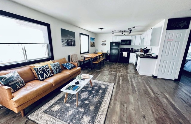 🌲 Welcome to Ice Lake Condo! Nestled on the 2nd floor, just a short walk from Wallowa Lake