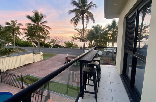 Welcome to La Mer Moor Beachfront Unit.