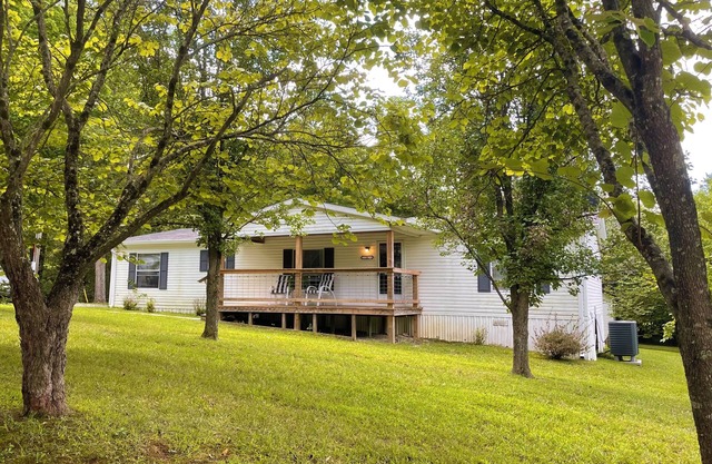 Welcome to Lake'n It Easy on Nolin! Close to Mammoth Cave, in Clarkson, KY.