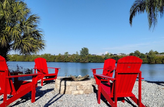 Welcome to Lakeview Oasis. Escape the city and embrace lakeside living.