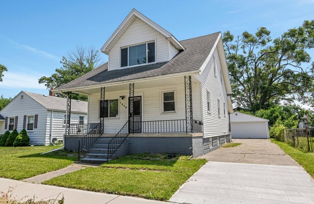 Welcome to our charming two-bedroom in Warren/Detroit, MI n