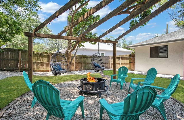 Welcome to our gorgeous remodelled home! Near Anna Maria and Bradenton beach.