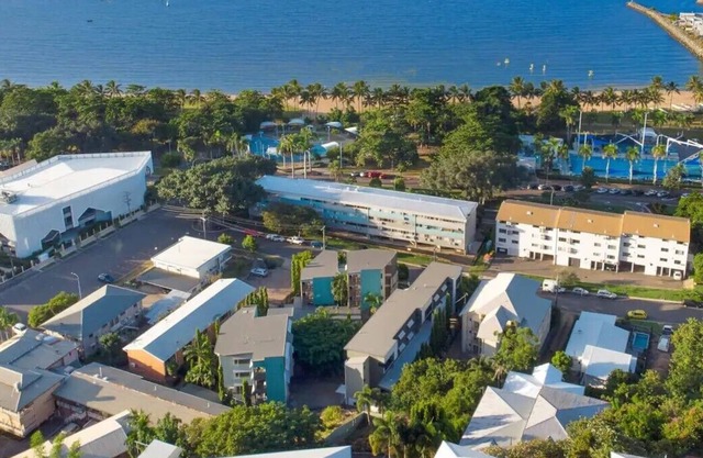 Welcome to our stunning 2 bedroom, 1 bathroom unit in the heart of Townsville!