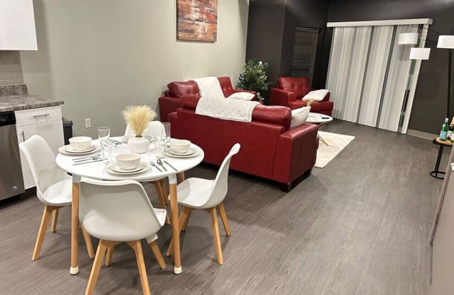 Welcome to Scarlet Nook, a beautifully appointed one-bedroom apartment in downtown Des Moines.