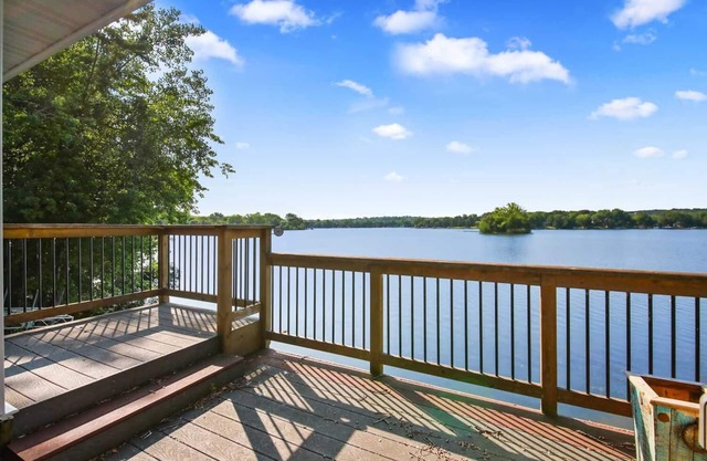 Welcome to The Cottage on Crystal Lake!