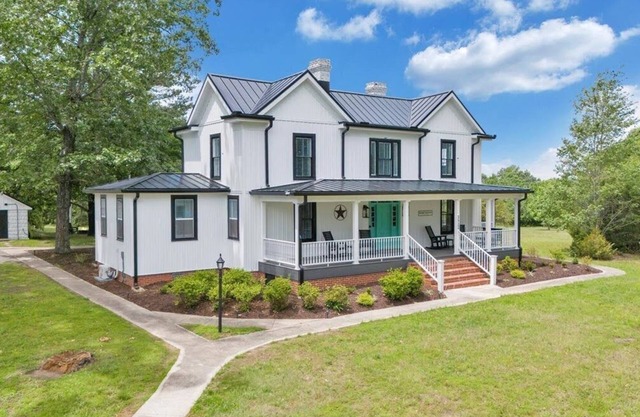 Welcome to the Levi Hall Farmhouse – A Cozy Slice of Virginia History