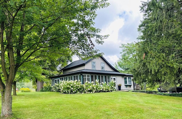 Welcome to the Mill! Charming Three Oaks Farmhouse-Dog friendly on 2 acres.