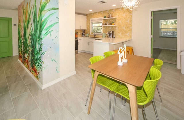Welcome to the Pineapple Bungalow in Port Richey!