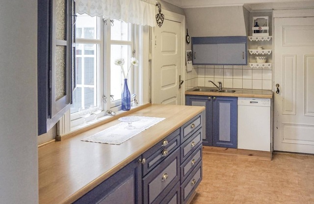 Welcome to this charming vacation home situated on a natural plot that reaches down to the water.