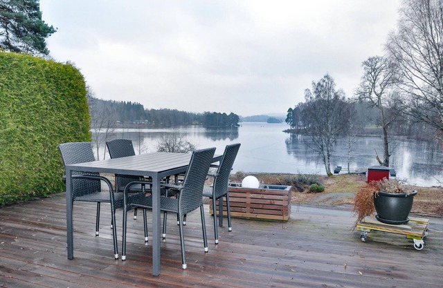 Welcome to this inviting vacation apartment near the lake.