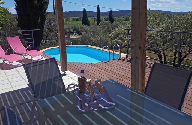 Welcome to Villa Les Roques*, in the heart of the Minervois region (air-conditioned, fenced)