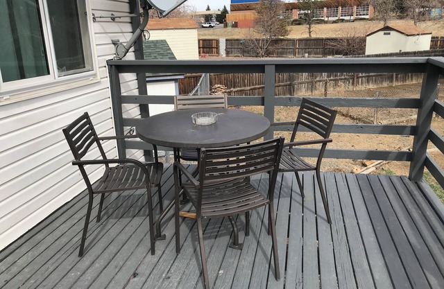 WELCOME TO YOUR HOLIDAY HOUSE with 4 bedrooms 2bathrooms