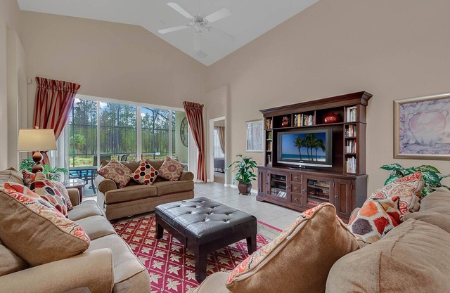Welcome to your Perfect Getaway! 4 bed home with pool, spa, and games room