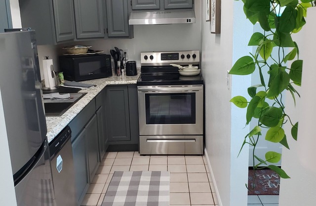 Welcoming, Cozy Condo in Convenient, Secure Location. Updated and Pet Friendly!