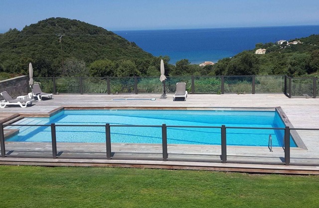 Welcoming villa with shared pool close to Saint-Florent
