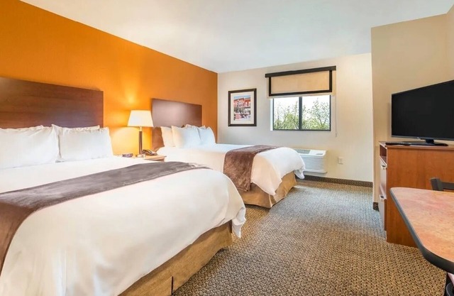 Well-Lit, Peaceful Room w/Kitchen Near Historic Black Hawk State Site & Trails