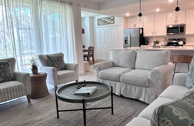 Wellen Park 2-bedroom condo Golf course pool pickleball tennis Venice North port