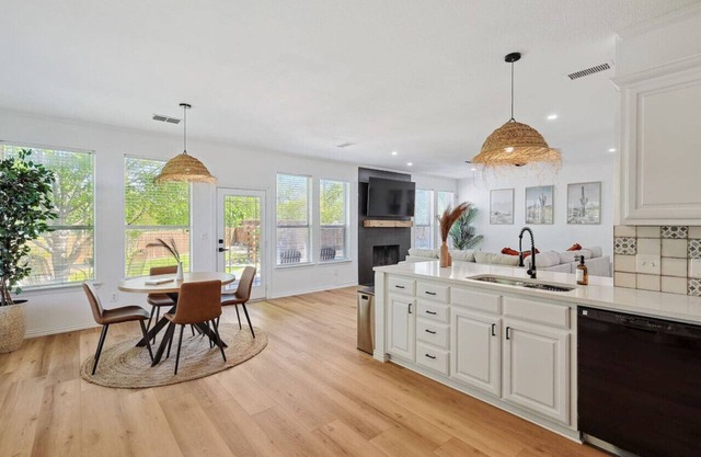 Wellness Oasis 5BR W Pool + Huge Yard + Fire Pit