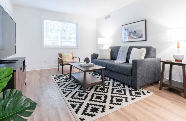 West Home | Charming and Cozy 2 Beds Apartment