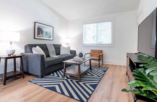 West Home | Convenient 1x1 Apartment