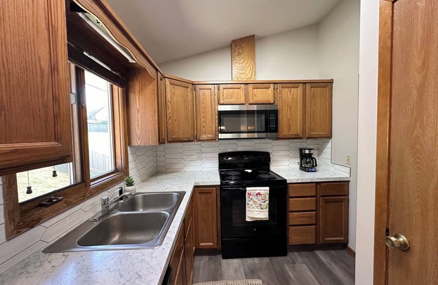 West Omaha Townhome for Rent!