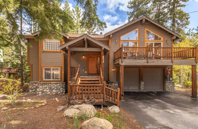 West Shore Cabin with Hot Tub!