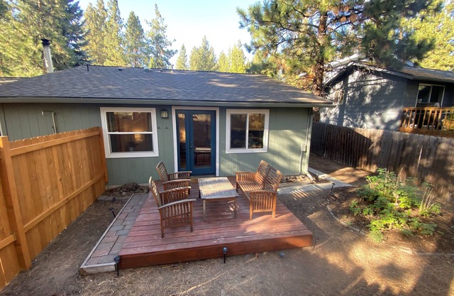 West side dog-friendly cozy studio w/private yard