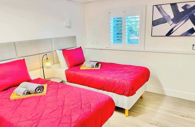 West Uni|4Bedroom|3Bath|Sleeps15