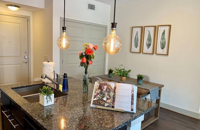 Westchase Longterm pool 2B2B King fully equipped