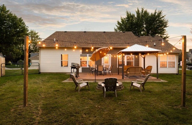 Westfield 4BR: Fun Games, Outdoors, Near Sites