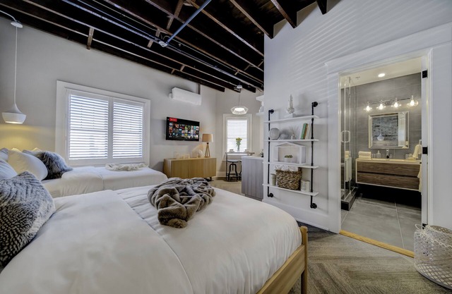 Westlake Hotel - The Netflix and Chill Suite