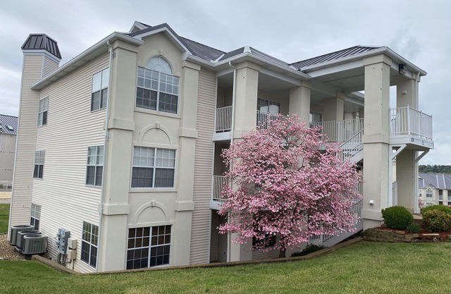 WestRidge Hideaway ~ Remodeled 2 bed 2 bath Walk-in Condo