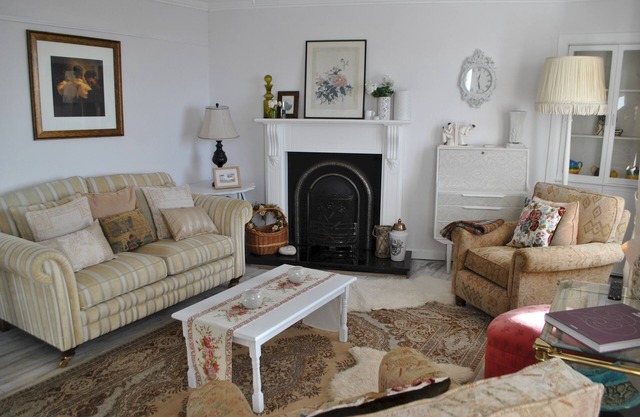 Westshore House- fabulous waterfront home, Fife