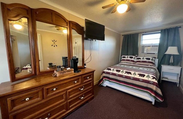 Whetstone Bay Lodge Room 6 - Sleeps 2