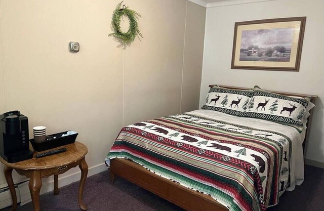 Whetstone Bay Lodge Room 1 - Sleeps 2 · Whetstone Bay Lodge Room 1 - Sleeps 2