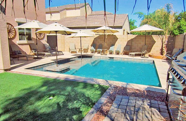 WHIMSICAL TRAVELERS RETREAT Location1/2 mi GYBall park! BUDGET FRIENDLY!