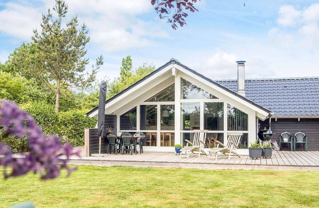 Whirlpool Cottage Oasis-By Traum
