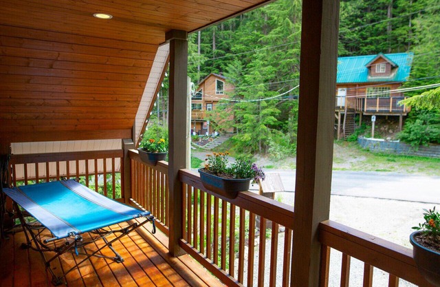 Whisky Jack | 4 Bedroom Cabin w/Outdoor Firepit