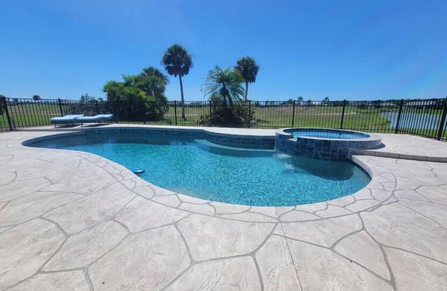 Whispering Palms - Private heated pool and hot tub
