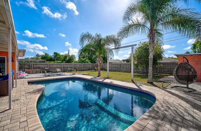 Whispering Palms: Pool, Near Beaches, Dog Friendly