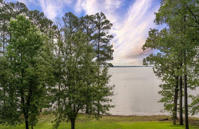 Whispering Pines - Lake of the Pines Waterfront!
