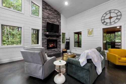 Whispering Retreat Sleeps 4