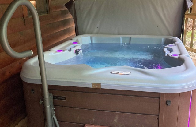 Whisperwind -2 bedroom, 2 bath, Hot tub