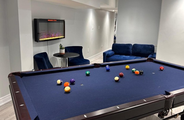 Whitby Hideout - 3BR, 5BD, 3WR, Pool Table, Sauna