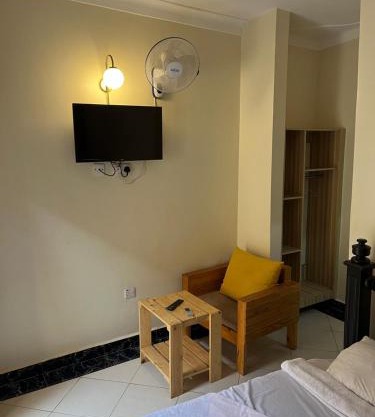 White Ash Studios Komamboga