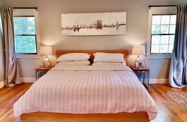 White Oak Farmhouse w/Private Yard 4bdrm sleeps 8