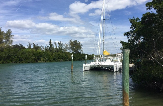White sand beaches— canal home-Fishing? Boating? Shelling? This is your spot!