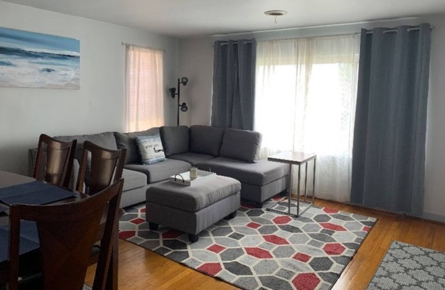 WHITING SPACIOUS 2 BEDROOM APARTMENT
