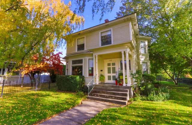 Whitman House · Classic 1902 Craftsman Beauty