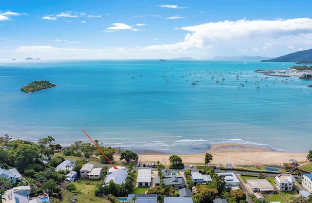 Whitsunday Escape - Beachfront with Swimming Pool